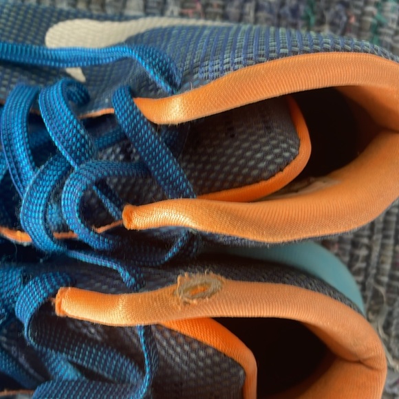 KD Basketball Shoes - Picture 4 of 7